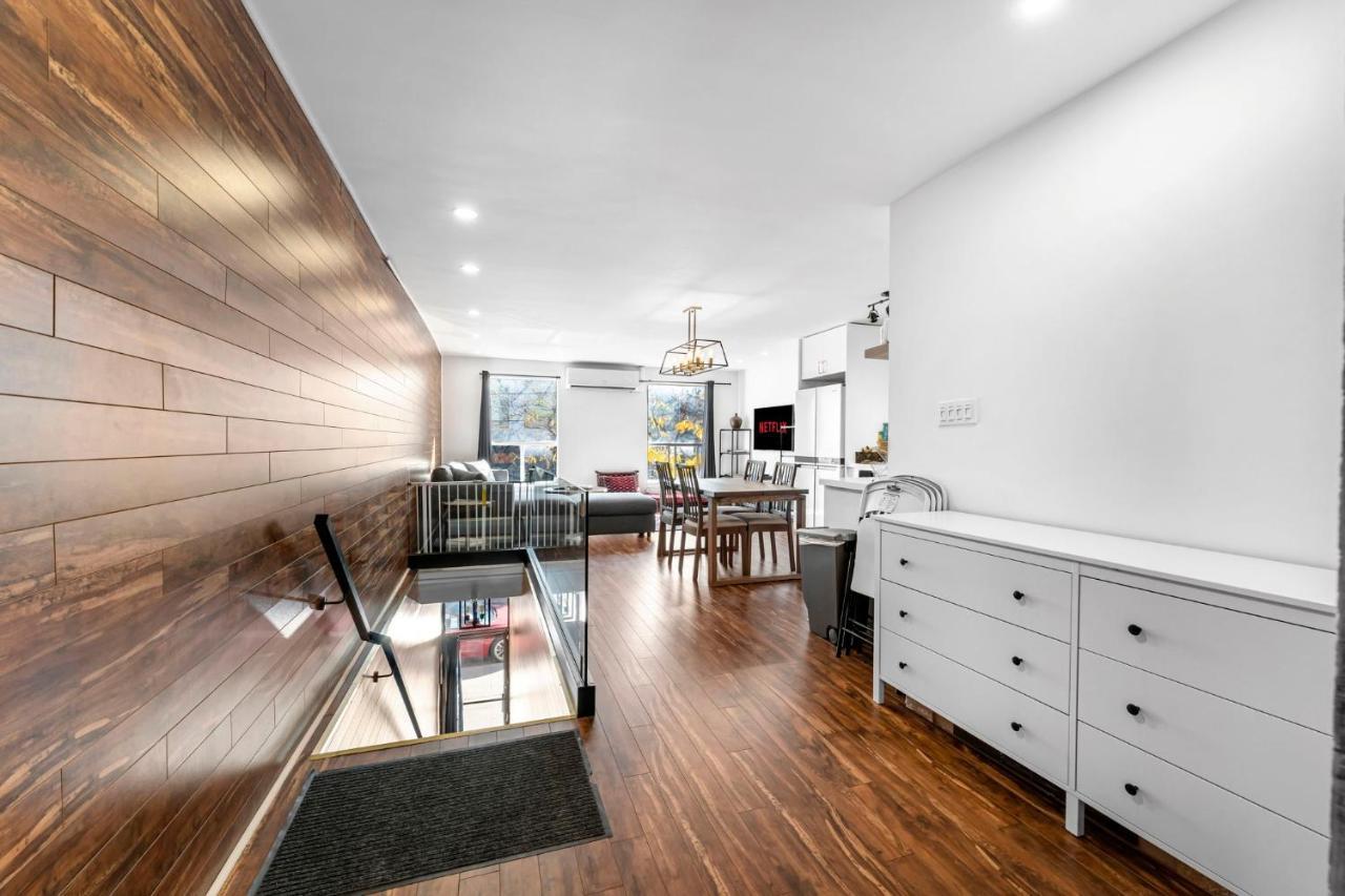 Amazing Fully Renovated Apartment On Queen St. Toronto Exterior foto